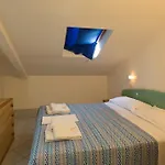 Ginevra Hotel *