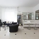 Ginevra Hotel *
