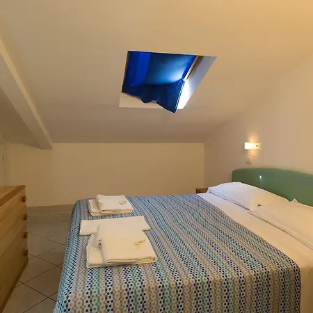 Ginevra Hotel *