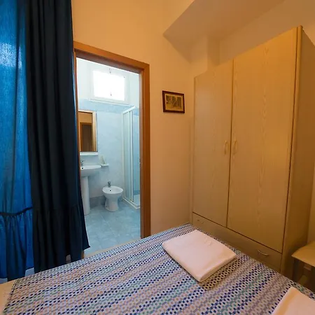 Ginevra Hotel *
